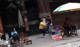 国外街边吃瓜群众动作,揭秘国外街边吃瓜群众的独特动作