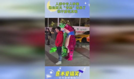 青蛙吃瓜图片,夏日田园趣味瞬间