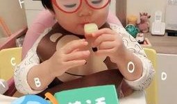 吃瓜现场宝宝视频下载,宝宝吃瓜现场萌态视频下载