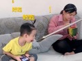 吃瓜看儿子打架,揭秘儿子打架背后的家庭矛盾