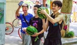 学校最新吃瓜事件,揭秘最新“吃瓜”事件背后的真相