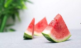 梦见自己抓瓜吃,瓜果飘香，尽享丰收喜悦