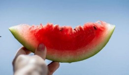 吃瓜容易嘴巴破皮,嘴巴破皮背后的健康警示