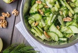 吃瓜吃的又大又多的成语,揭秘“吃瓜吃的又大又多”的成语传奇