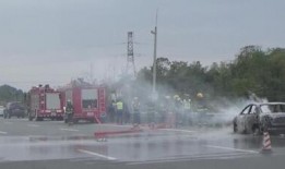 救火吃瓜群众,吃瓜群众见证英勇救火瞬间