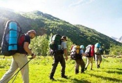 公园爬山吃瓜图片高清,爬山吃瓜乐享悠闲时光