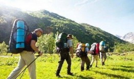 公园爬山吃瓜图片高清,爬山吃瓜乐享悠闲时光